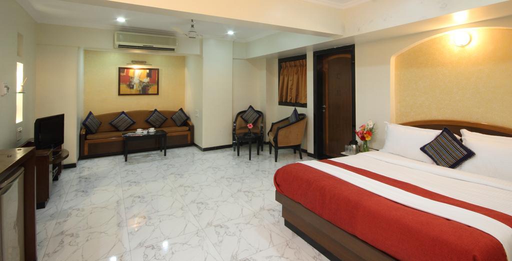 Hotel Columbus Mumbai Exterior photo