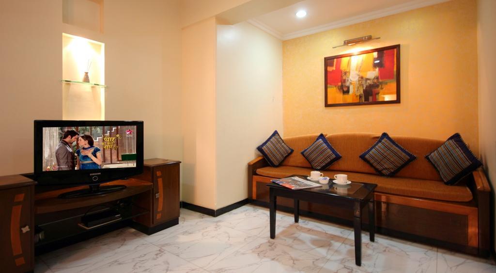 Hotel Columbus Mumbai Exterior photo