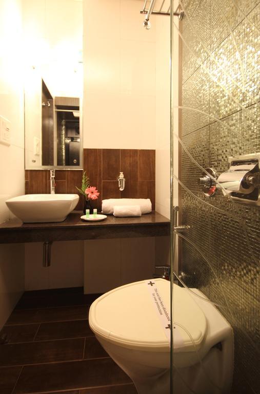 Hotel Columbus Mumbai Exterior photo
