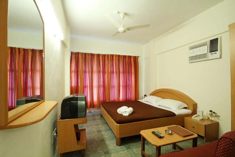 Hotel Columbus Mumbai Exterior photo