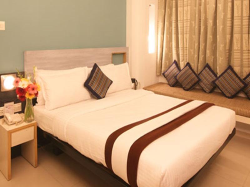 Hotel Columbus Mumbai Exterior photo