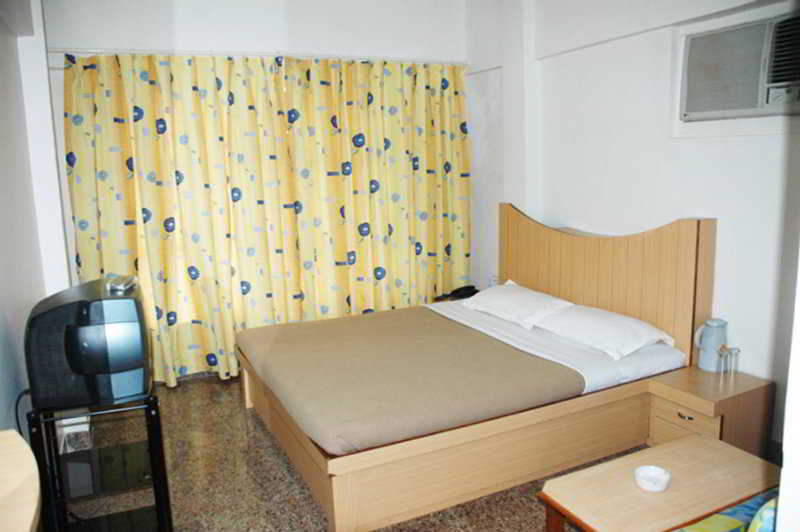 Hotel Columbus Mumbai Exterior photo