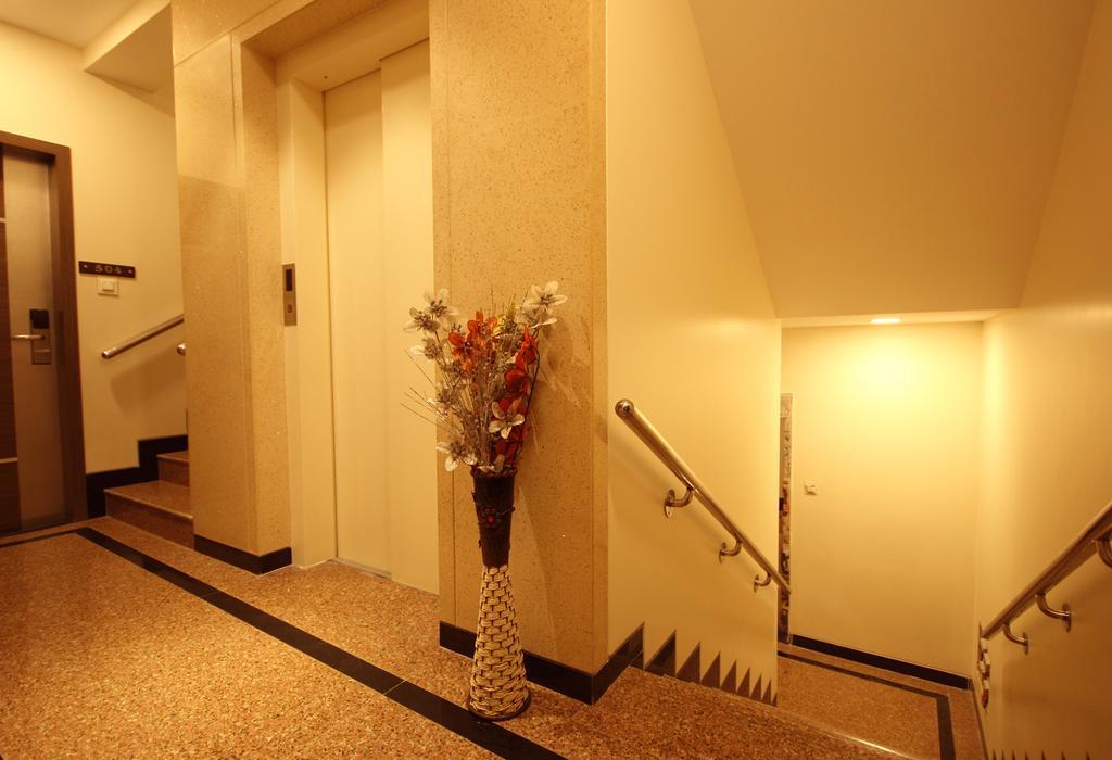 Hotel Columbus Mumbai Exterior photo