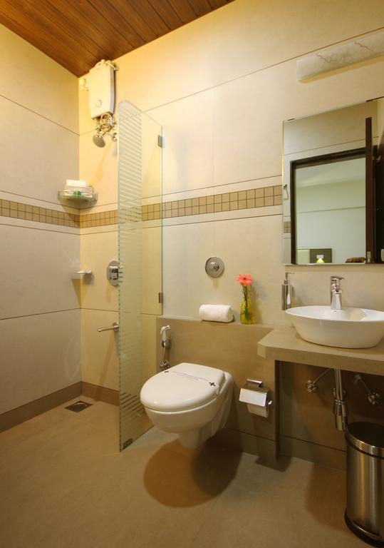 Hotel Columbus Mumbai Exterior photo