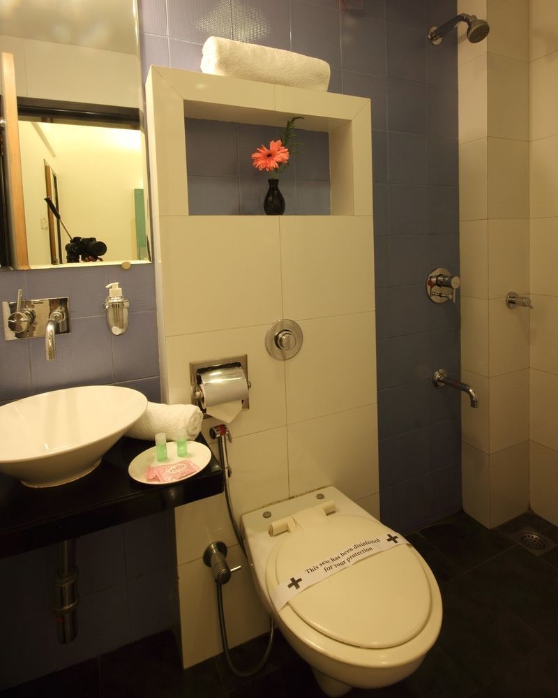 Hotel Columbus Mumbai Exterior photo