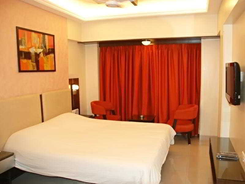 Hotel Columbus Mumbai Exterior photo